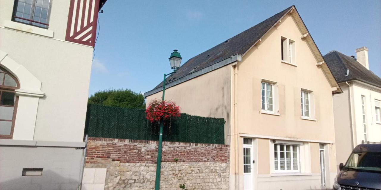 Le Plain Pied Sur Place Le Mêle-sur-Sarthe エクステリア 写真